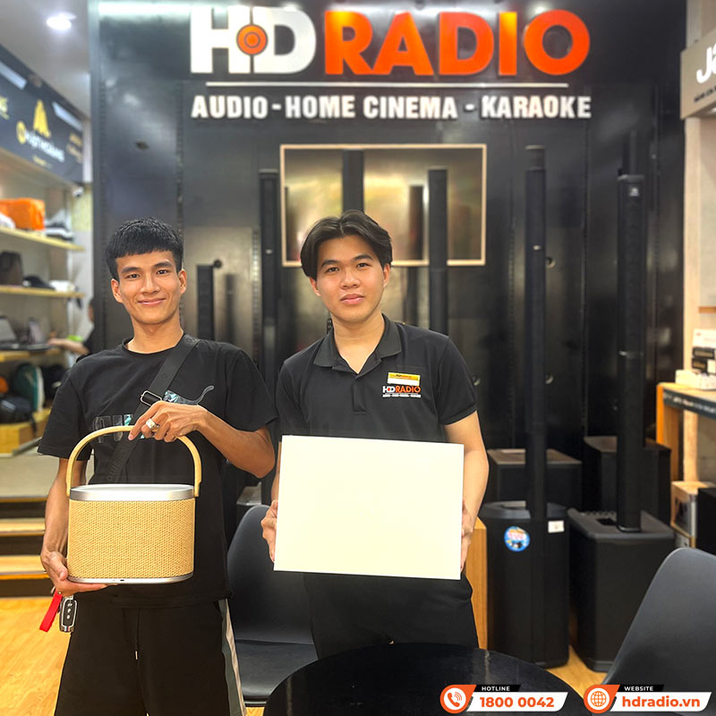 Khách hàng mua loa B&O Beosound A5 chính hãng tại HDRadio