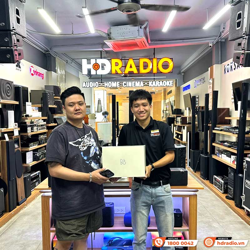 Khách hàng mua loa B&O Beosound A5 chính hãng tại HDRadio