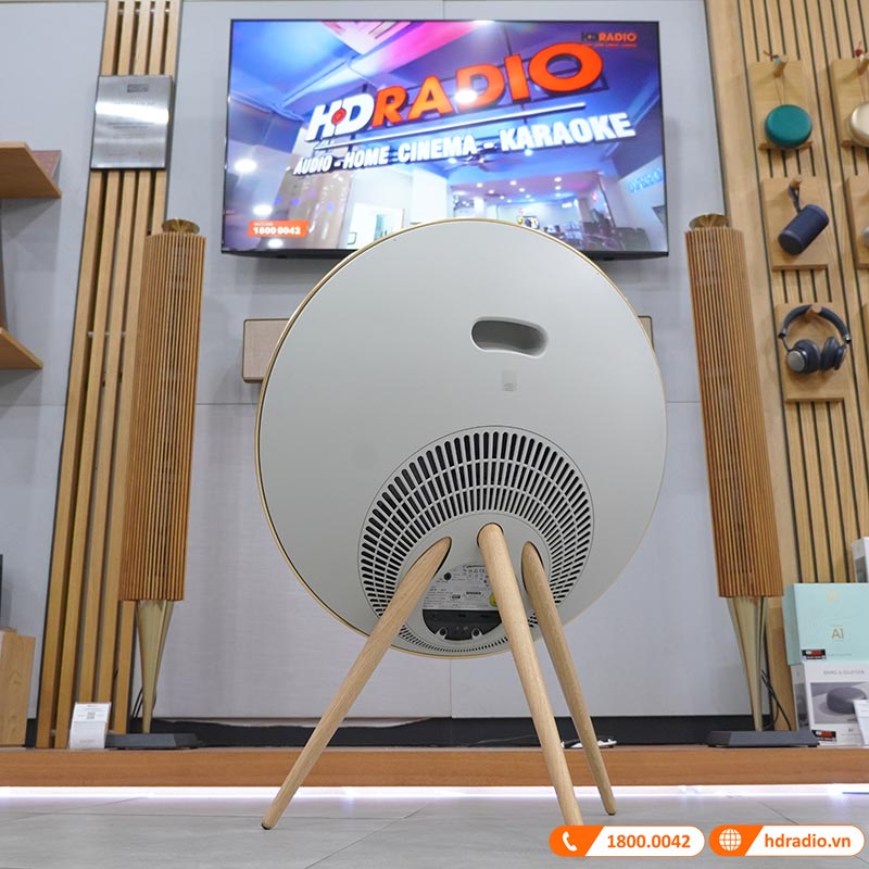 loa B&O Beosound A9 MK5 có chân gỗ bằng gỗ sồi chắc chắn