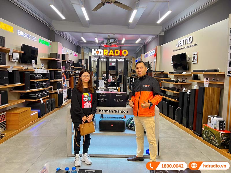 Khách hàng mua loa Devialet Phantom II 95dB