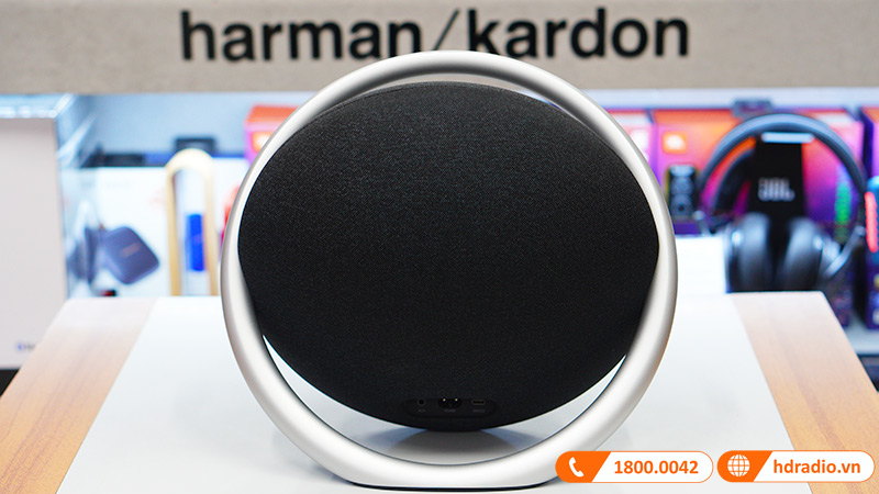 mặt sau loa Harman Kardon Onyx Studio 8 màu đen