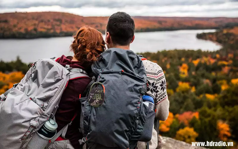 loa JBL Clip 4 sử dụng khi đi du lịch