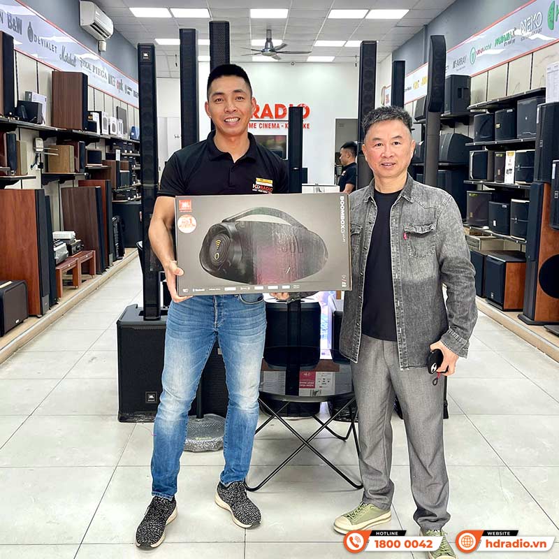 khach hang chon mua loa jbl boombox 3 wifi chinh hang