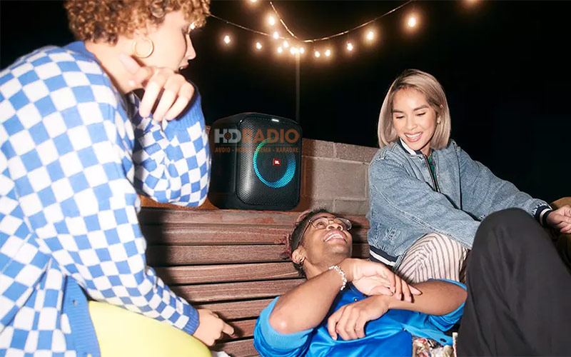 Loa JBL PartyBox Encore Essential phát nhạc từ usb