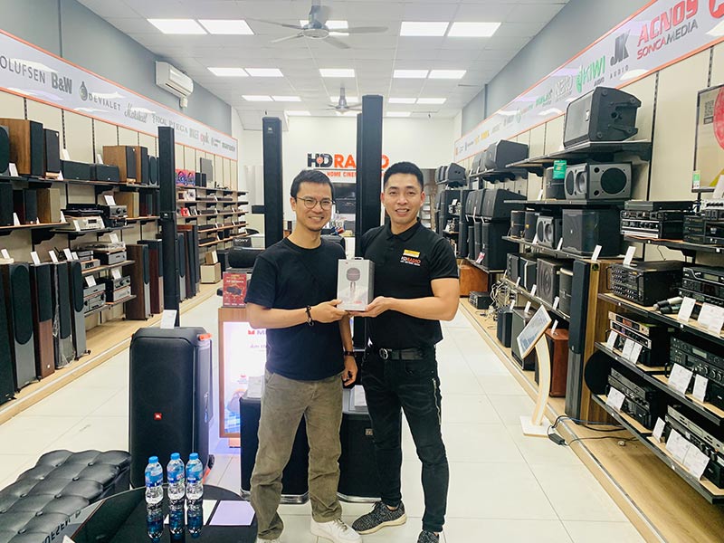 Khách hàng mua Micro kèm loa Monster M97 tại HDRadio