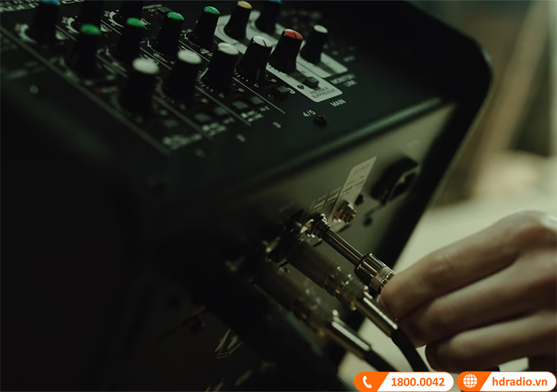 Stagepas 200 tích hợp mixer