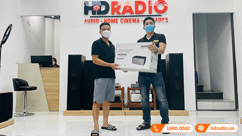 khách hàng mua loa kéo ACNOS CS450 tại cửa hàng