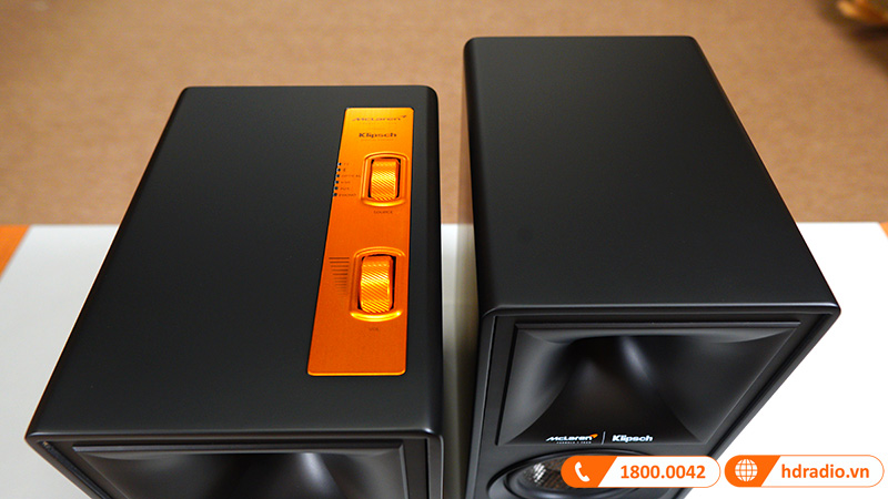 Cận cảnh mặt trên loa Klipsch The Fives McLaren Edition