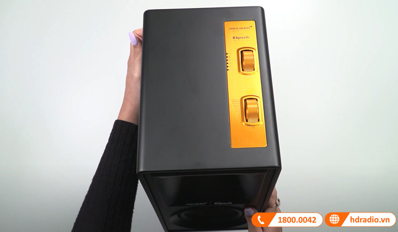 dieu khien truc tiep qua cac nut tren loa klipsch the fives mclaren edition