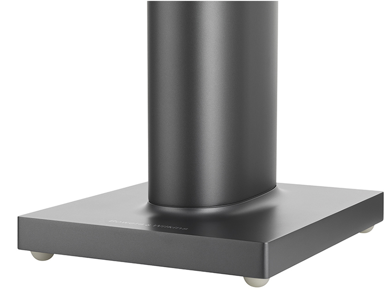 Chân Loa B&W Formation Duo