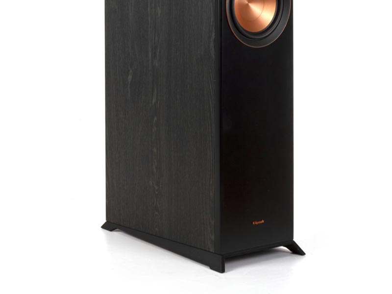 chan de loa duoc lam bang chat lieu nhom cung