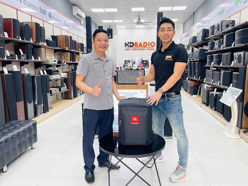 khách hàng mua loa JBL EON ONE Compact tại hdradio