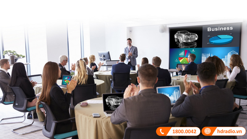 man hinh may chieu optoma eh512