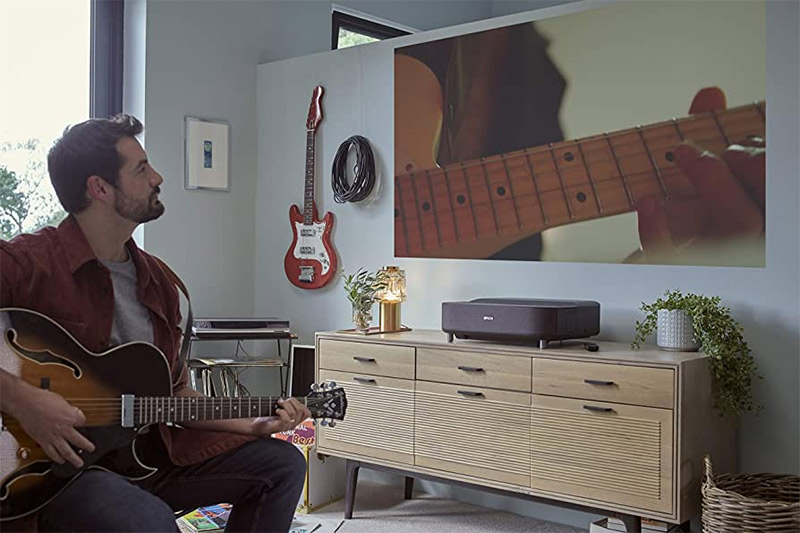 Máy chiếu siêu gần Epson EH-LS300B