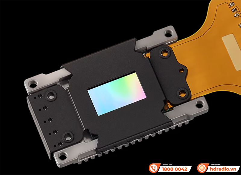 Bảng điều khiển 4K SXRD™ gốc hoàn toàn mới được tích hợp trên Máy chiếu 4K Sony VPL-XW7000ES