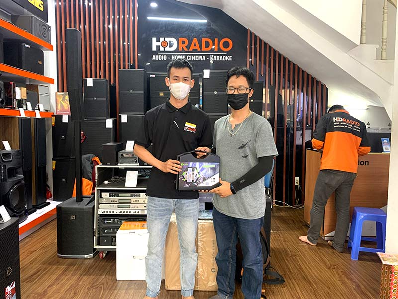 Khách hàng mua micro Kiwi A1 tại HDRadio