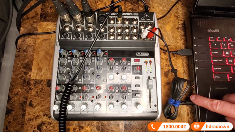 Bàn mixer Behringer Xenyx QX1202USB