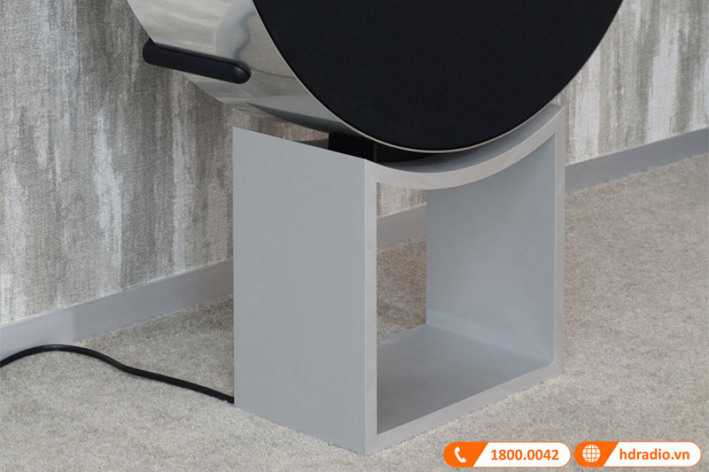 làm bằng kim loại nhôm