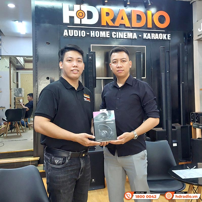 khách hàng mua Tai nghe Bose QuietComfort Ultra chính hãng tại hdradio