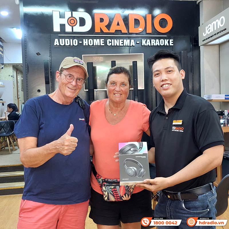 khách hàng mua Tai nghe Bose QuietComfort Ultra chính hãng tại hdradio
