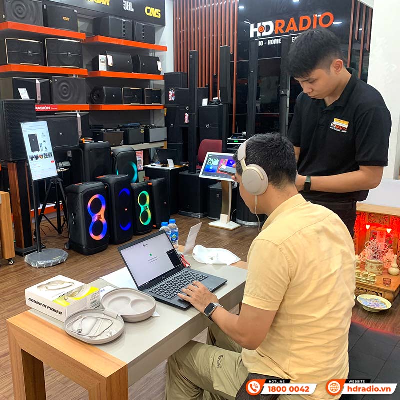 khách hàng trải nghiệm Tai nghe Bose QuietComfort Ultra chính hãng tại hdradio