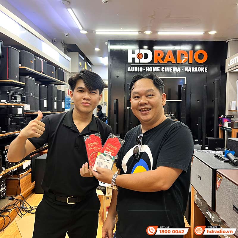 khách hàng mua Tai nghe Bose QuietComfort Ultra Earbuds chính hãng