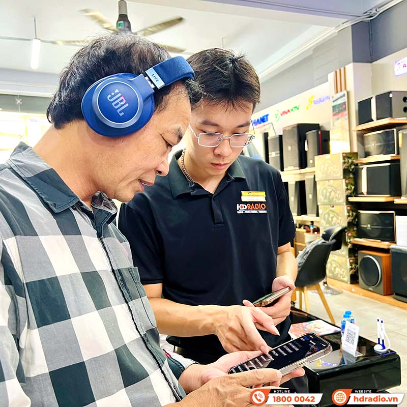 khách hàng mua Tai nghe JBL Live 770NC tại hdradio