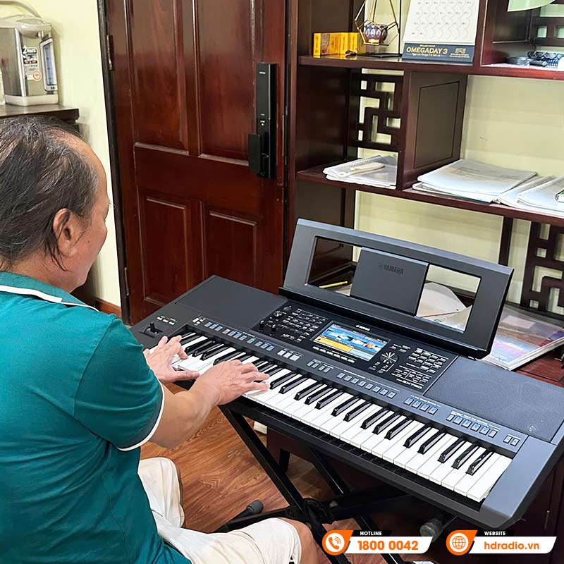 Bàn giao cây Đàn Organ Yamaha PSR-SX720 chất lượng trị giá gần 30 triệu cho chú Ân ở Thanh Xuân, Hà Nội