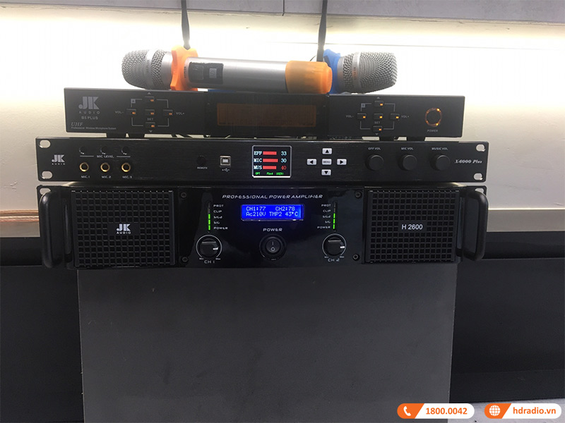 Dan karaoke gia dinh anh Hien