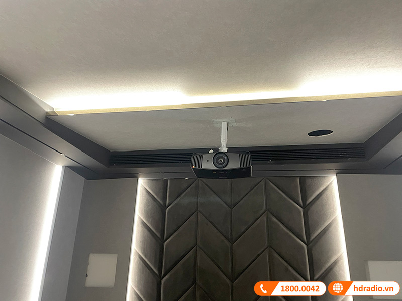 Lắp hệ thống máy chiếu 4K BenQ W5700 trị giá gần 69 triệu đồng cho anh Hòa ở Long Biên, Hà Nội