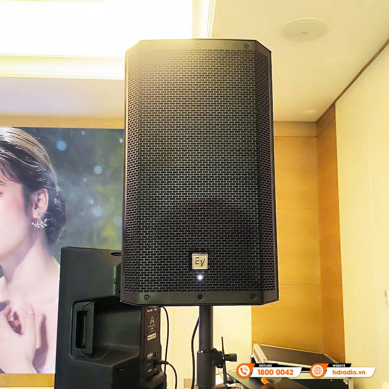 Dàn âm thanh sân khấu biểu diễn của anh Hưng ở Quận 3, TP.Hồ Chí Minh Dàn âm thanh sân khấu biểu diễn của anh Hưng ở Quận 3, TP.Hồ Chí Minh