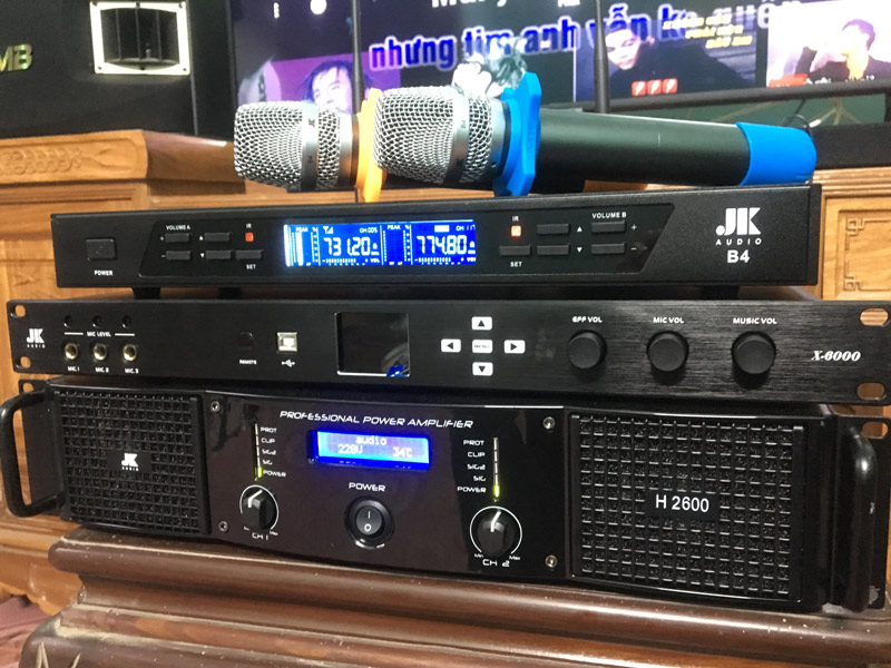 lap-dan-karaoke-bmb-gia-dinh-anh-ninh-thach-that-ha-noi3