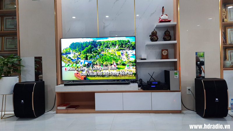 Lắp dàn karaoke anh Phương, quận 9, Hồ Chí Minh (Amply Sumico D390, Loa JBL Pasion 12, Micro không dây JBL VM300)