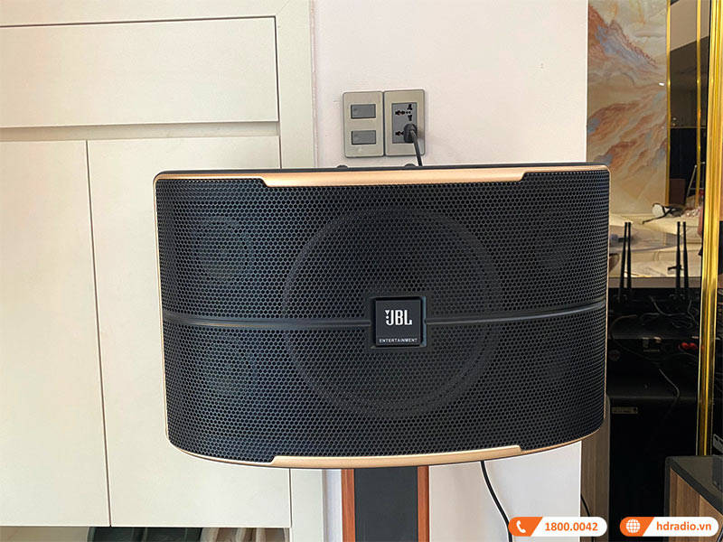 Dan karaoke gia dinh chi Bao Ngoc