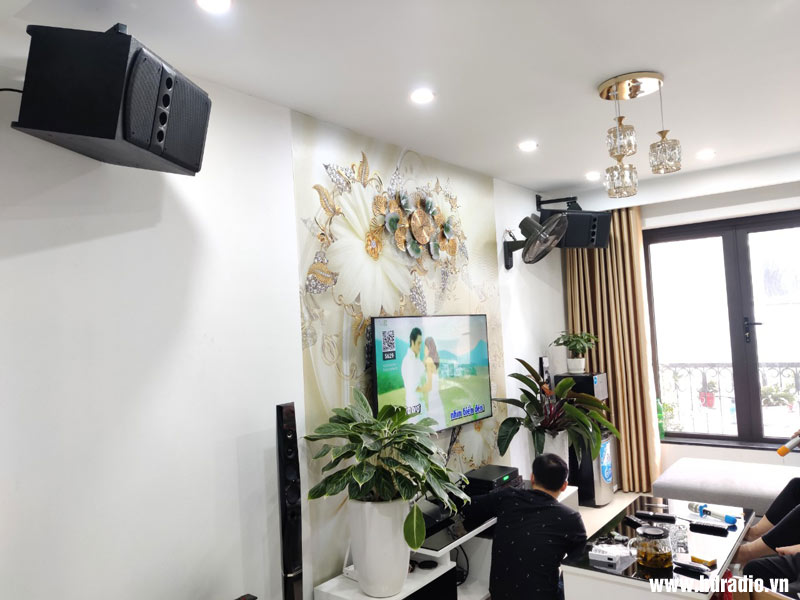 Lắp dàn karaoke chị Quỳnh ở Long Biên, Hà Nội (Loa Wharfedale 5090, Vang cơ JA TF6 Pro, Cục công suất JKAudio H2600, Micro không dây JKAudio B5 Plus, Đầu ViệtK 4K Plus 4TB)
