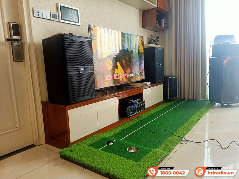 Dàn karaoke của chị Vân ở Quận 1, TP.Hồ Chí Minh