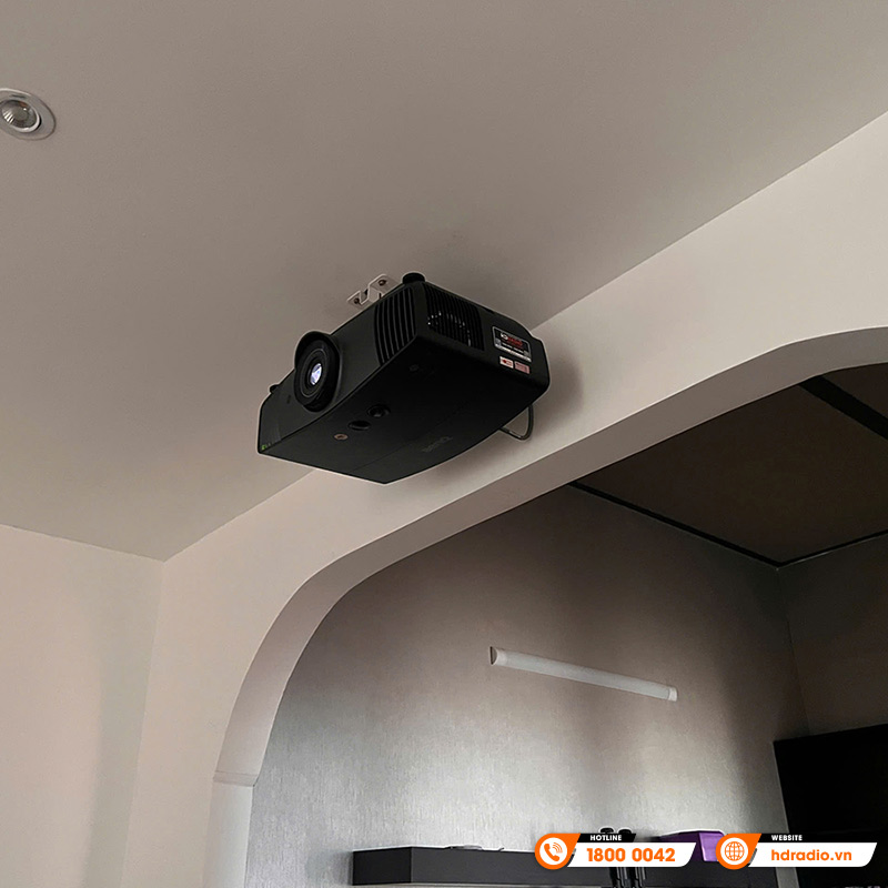 Hệ thống trình chiếu của chị Yeshe Karma ở Quận 2, Hồ Chí Minh