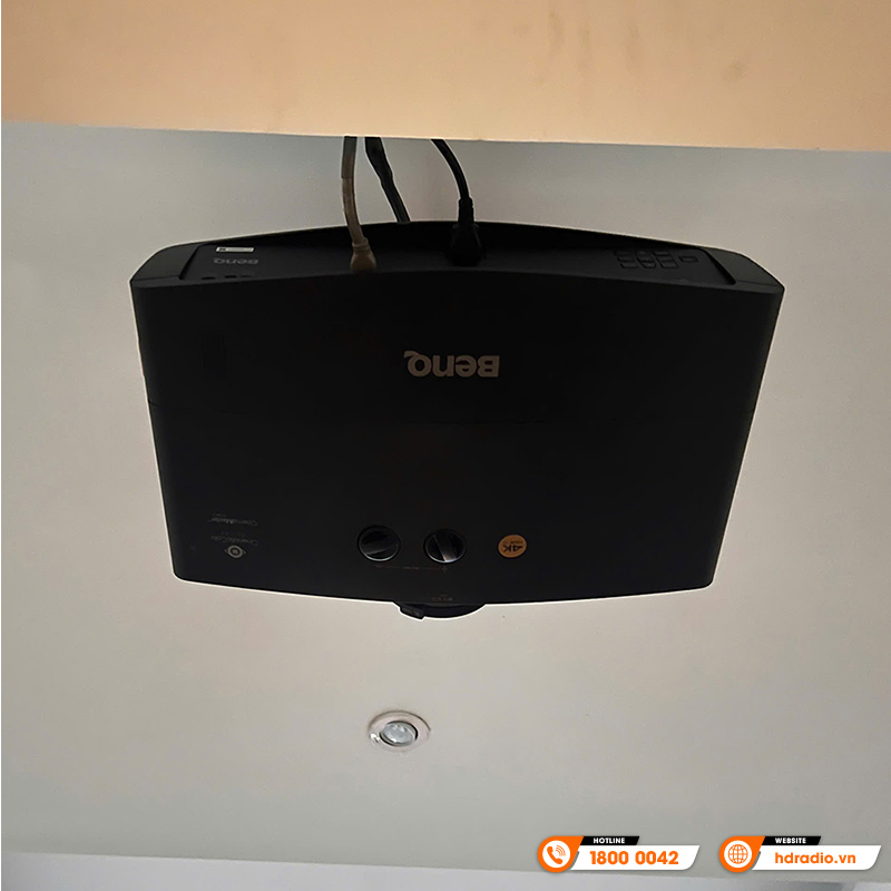 Hệ thống trình chiếu của chị Yeshe Karma ở Quận 2, Hồ Chí Minh