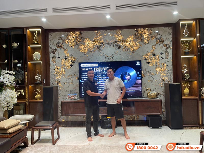 Dàn nghe nhạc và hát karaoke của cô Trang ở Thái Nguyên Dàn nghe nhạc và hát karaoke của cô Trang ở Thái Nguyên