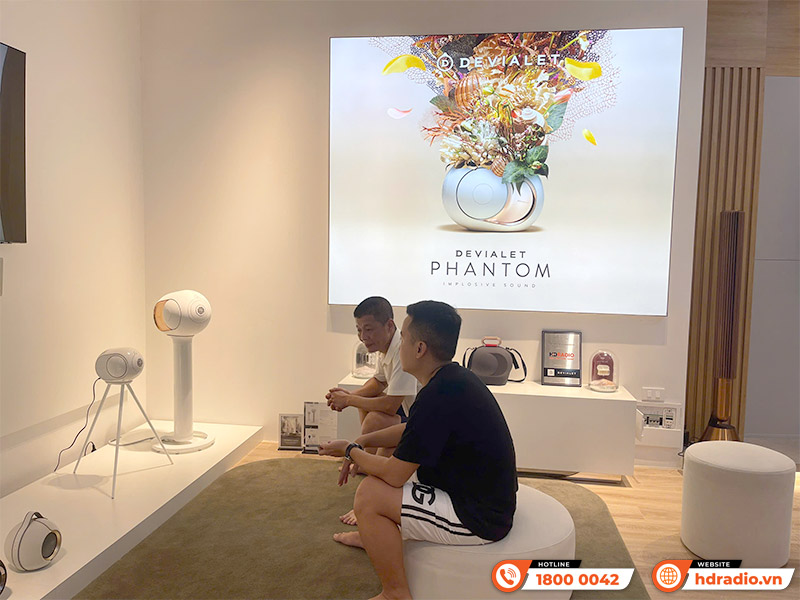 Khách hàng trải nghiệm Loa Devialet tại HDRadio