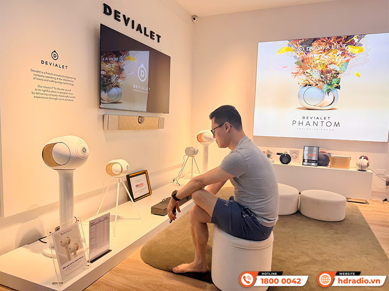 Khách hàng trải nghiệm Loa Devialet tại HDRadio