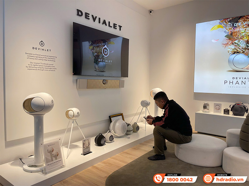 Khách hàng trải nghiệm Loa Devialet tại HDRadio