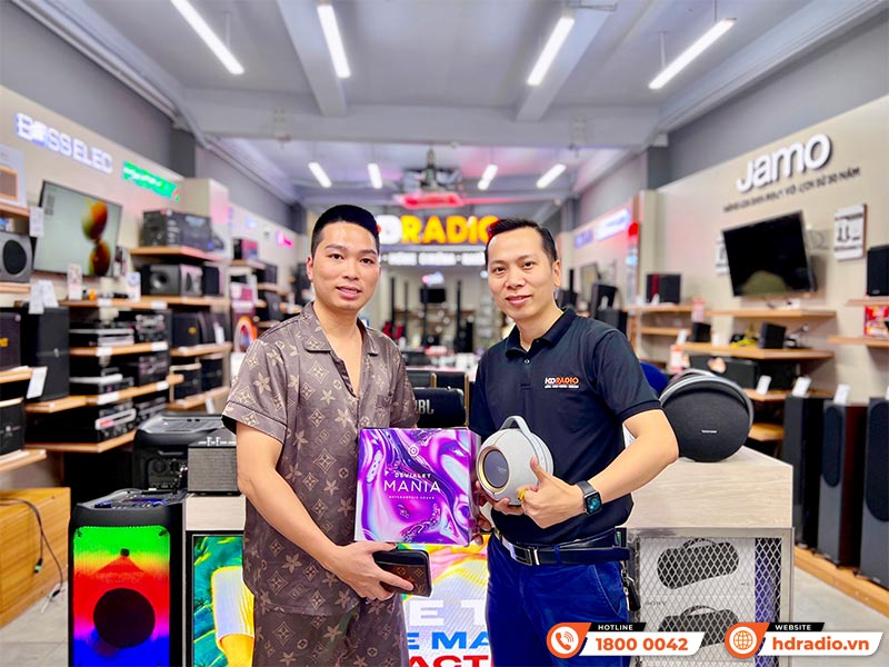khách hàng mua Loa Devialet Mania tại HDRadio