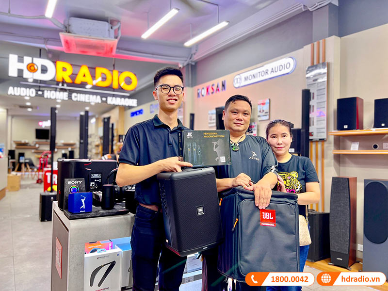 Khách hàng mua Loa JBL Eon Compact tại HDRadio Khách hàng mua Loa JBL Eon Compact tại HDRadio