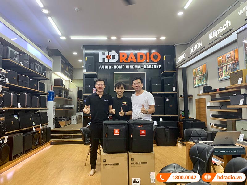Khách hàng mua Loa JBL Eon Compact tại HDRadio Khách hàng mua Loa JBL Eon Compact tại HDRadio