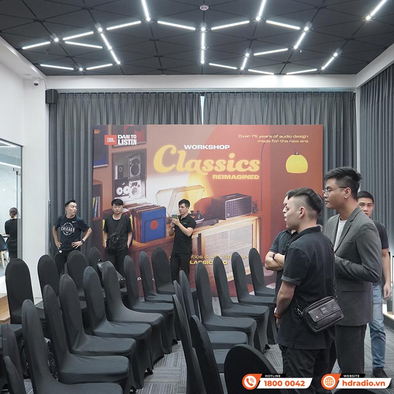 HDRadio Tham Dự Workshop Về Dòng Loa Authentics Và Đầu Đĩa Than Spinner BT Mới Nhất Của JBL