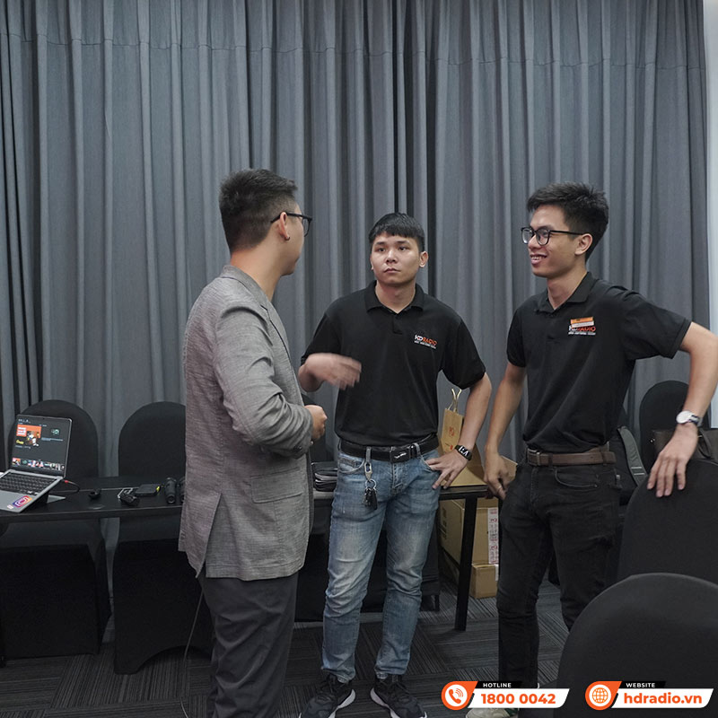 HDRadio Tham Dự Workshop Về Dòng Loa Authentics Và Đầu Đĩa Than Spinner BT Mới Nhất Của JBL