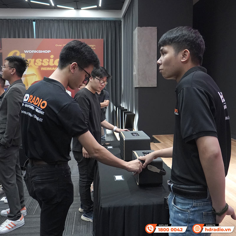 HDRadio Tham Dự Workshop Về Dòng Loa Authentics Và Đầu Đĩa Than Spinner BT Mới Nhất Của JBL