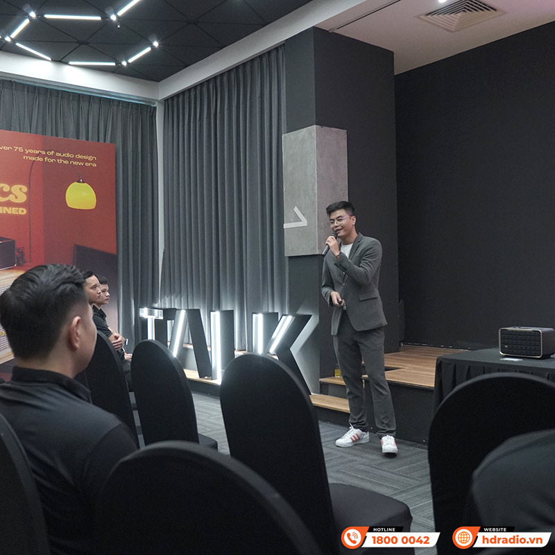 HDRadio Tham Dự Workshop Về Dòng Loa Authentics Và Đầu Đĩa Than Spinner BT Mới Nhất Của JBL