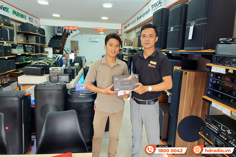 Khách hàng mua sắm Loa Marshall chính hãng ASH tại HDRadio